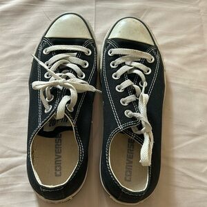Converse all star low tops. Women’s 8 men’s 6
